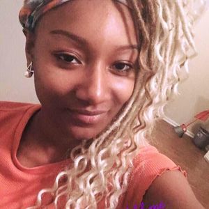 Meet your Posher, Raejean